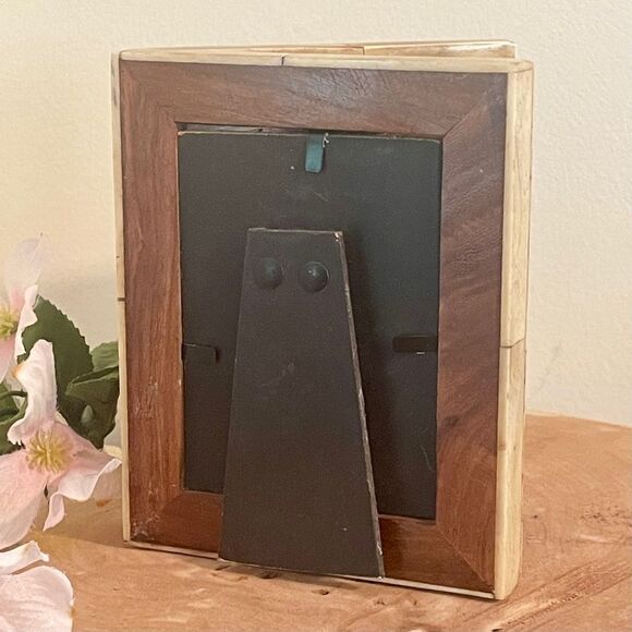 Artisan Bone-Carved Dual Photo Frame - Picture 10 of 11